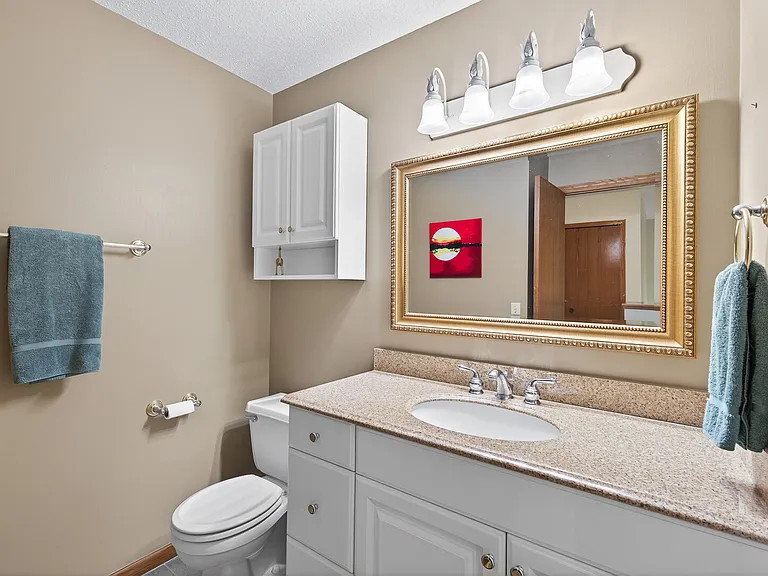 2597 Bedford Ct — Photo 14