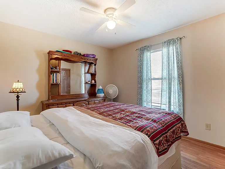 4056 Brookrun Dr — Photo 32