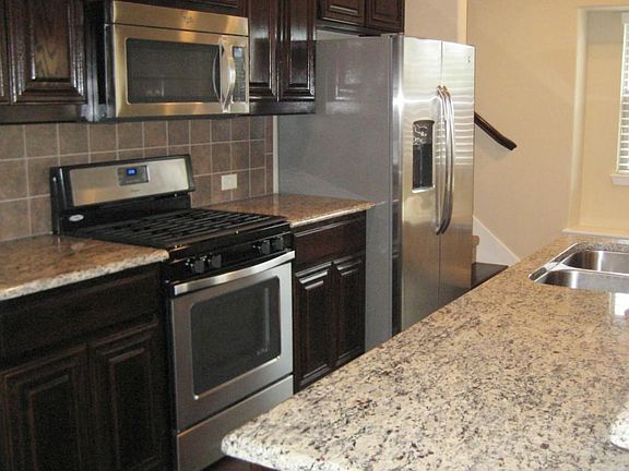 3rd image of 4201 Pecan Bend Ln