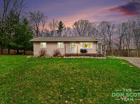2589 Rector St NE, Rockford, MI 49341
