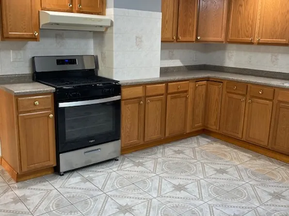 28 Lake St #2, Somerville, MA 02143