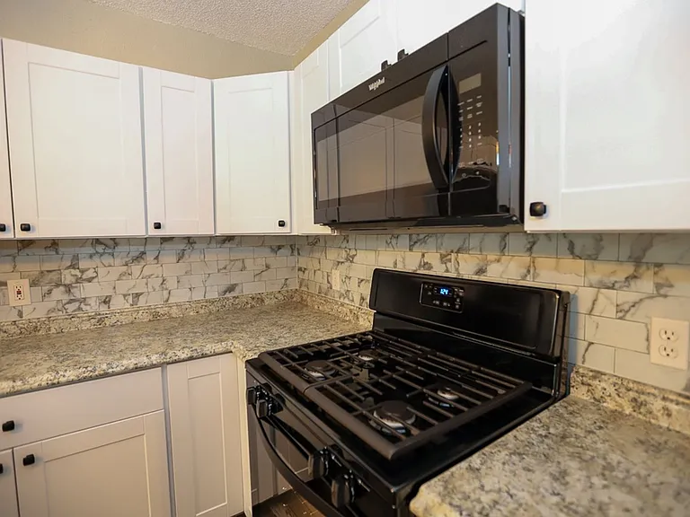 3515 E King Pl — Photo 7