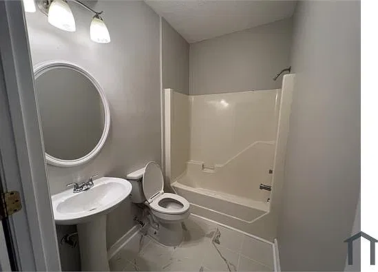 Studio, 350 sqft, $760 — Photo 3