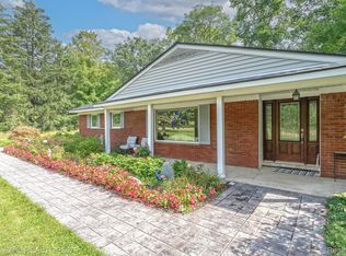 306 Wimberly Dr, Rochester Hills, MI 48306