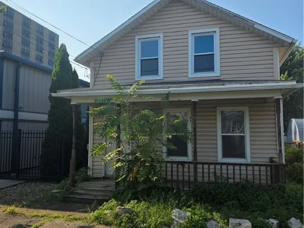 623 E Market St, Sandusky, OH 44870