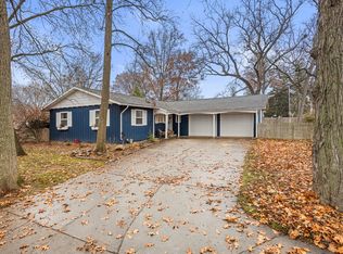 204 W Oak St, Mahomet, IL 61853