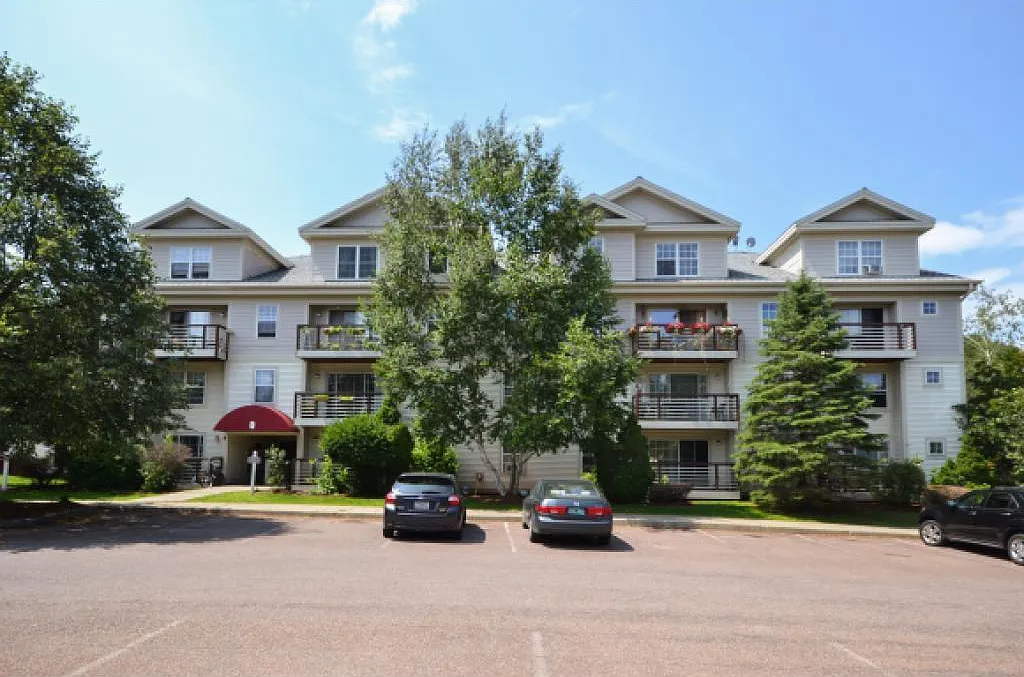 2 bed, 820 sqft, $2,200 — Photo 1