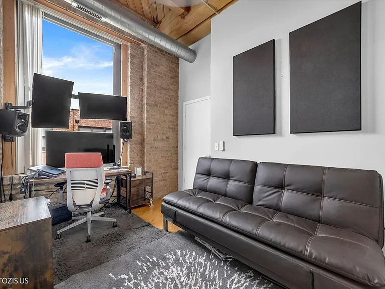 1040 W Adams St #422 — Photo 26