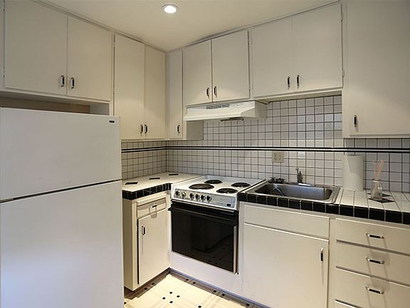 4th image of 125 Palm Ave APT 101