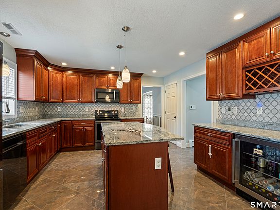 4th image of 453 Burlington Road
