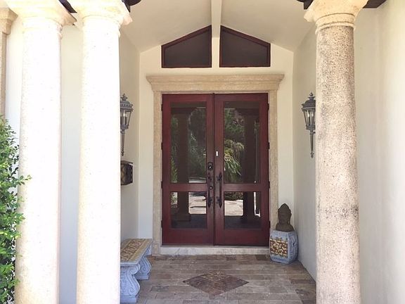 4th image of 800 NE 20th Dr