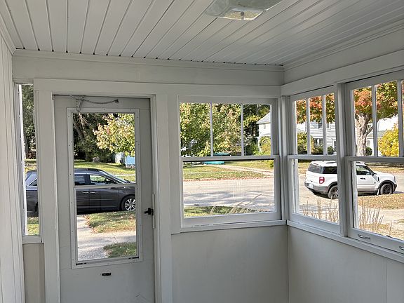 3rd image of 325 Ives Ave #1