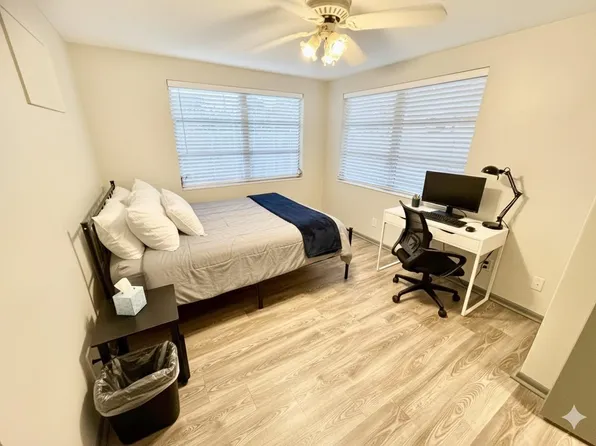 (undisclosed Address), Holiday, FL 34691