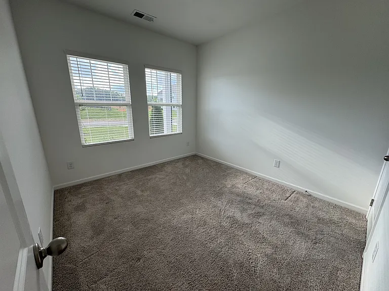 213 Charlie Pl — Photo 10