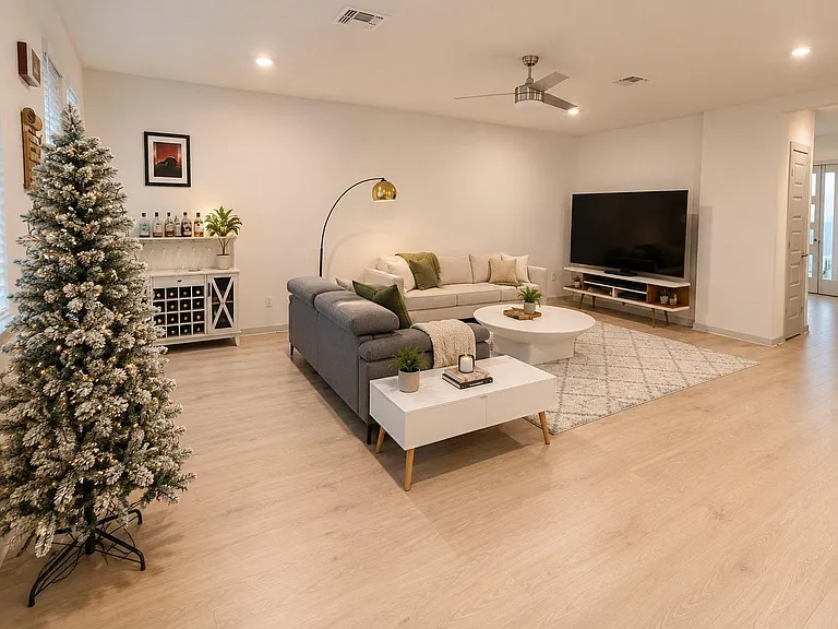 10924 Meris Ln — Photo 1