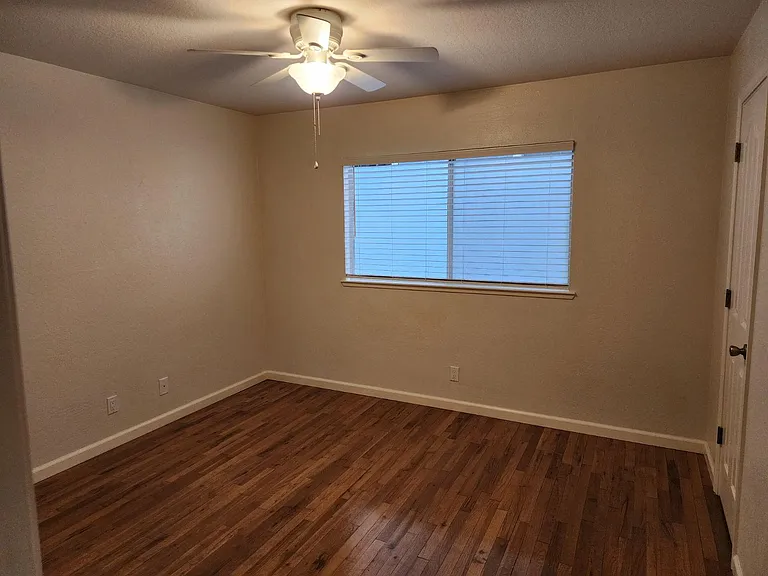 10301 Buena Vista Dr — Photo 6