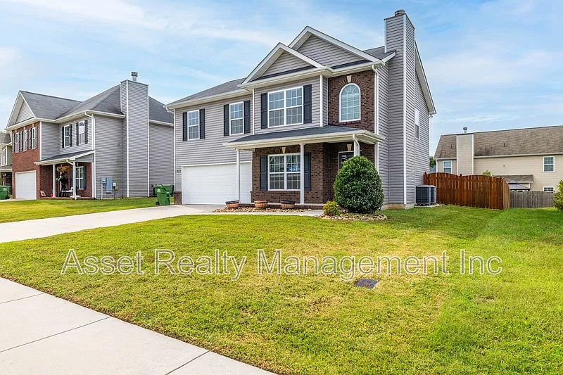 211 Whistlestop Ln