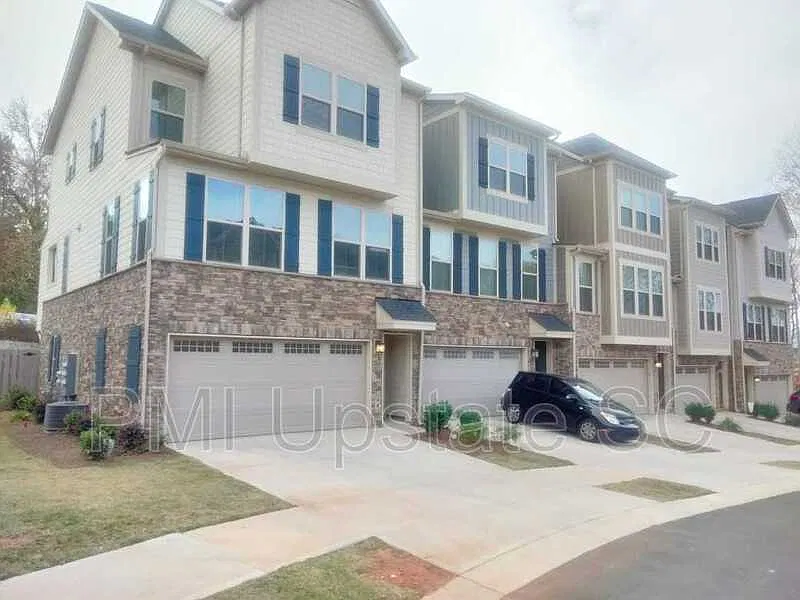 4 bed, 3.5 bath, 2300 sqft, $2,395 — Photo 3