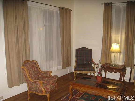 3rd image of 435 E St