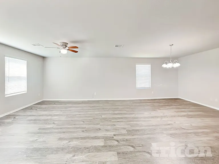 1876 Heather Glen Dr — Photo 3