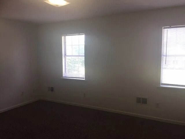 512 Longview Dr — Photo 9