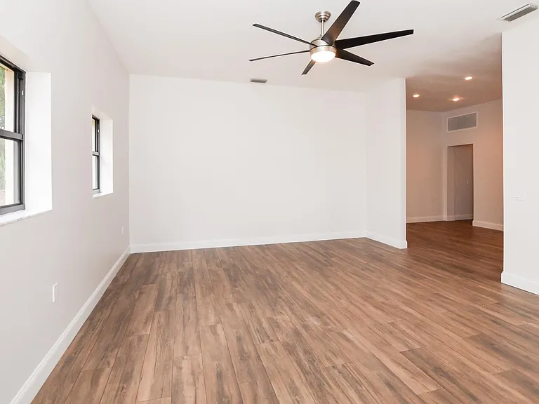 3764 NE Sandra Dr — Photo 8