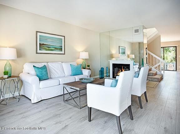 4th image of 622 Vallejo Villas