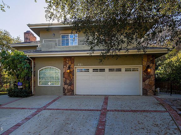 3rd image of 621 Acorn Pl
