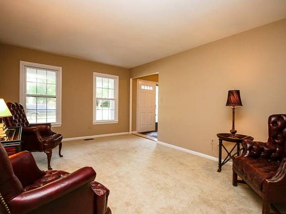 4th image of 9407 Myra Dr