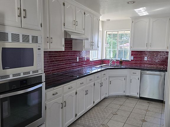 5th image of 9126 Birch Creek Ct