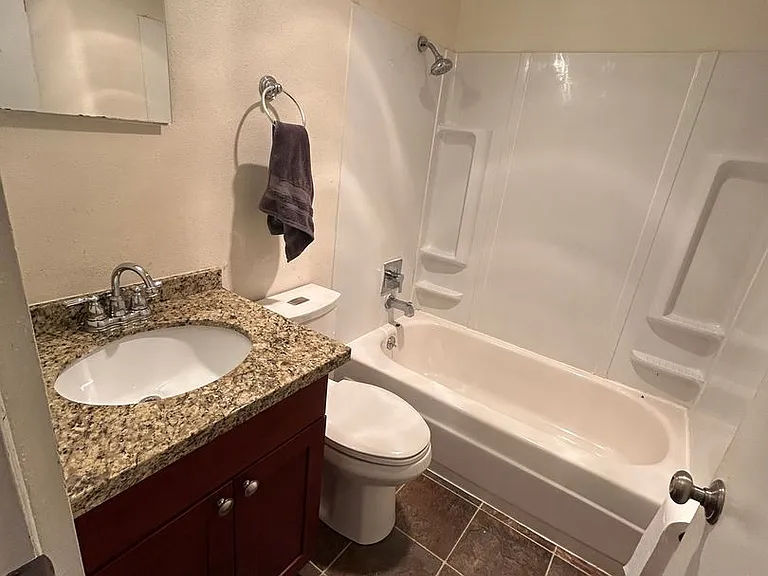 Hoven Apartments — Photo 7