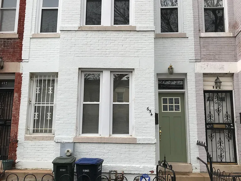 Morton Pl NE — Photo 1