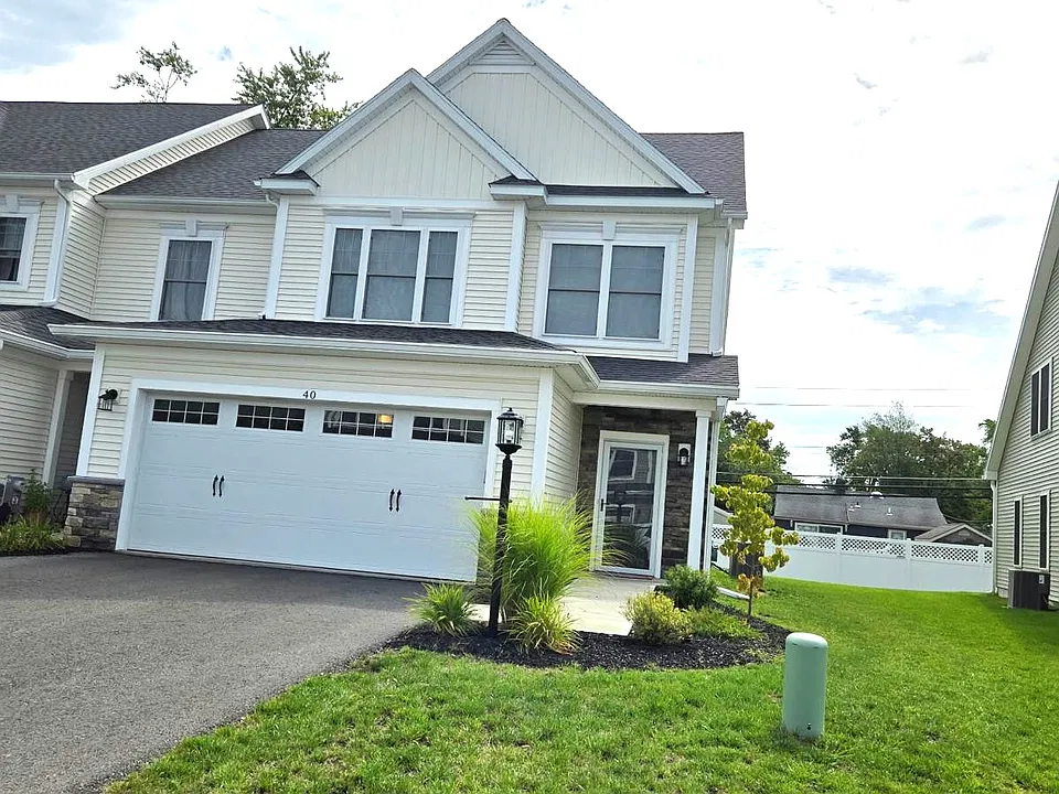 40 Hillard Ln