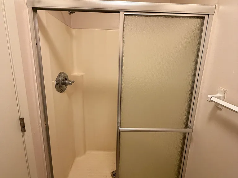 1700 Four Oaks Rd #124 — Photo 9
