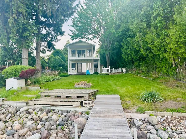 6382 W Higgins Lake Dr, Roscommon, MI 48653