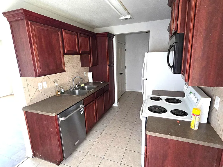 6534 Westwood Village Dr — Photo 5