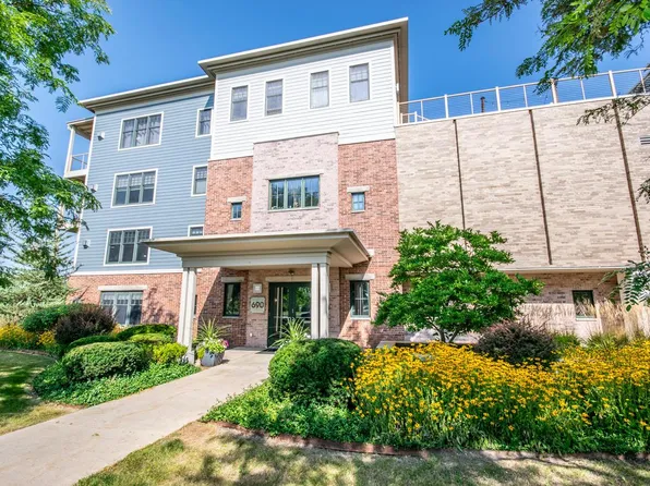 690 Rivershores DRIVE #304, West Bend, WI 53090