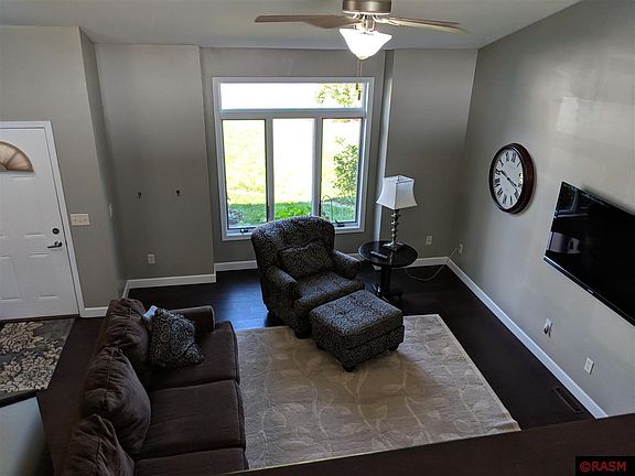 5th image of 45 Evergreen Ln