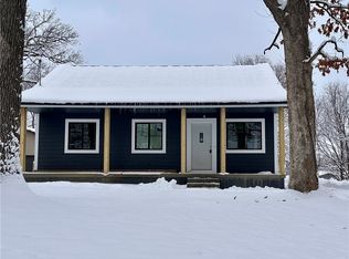 2737 Hickman Rd, Des Moines, IA 50310