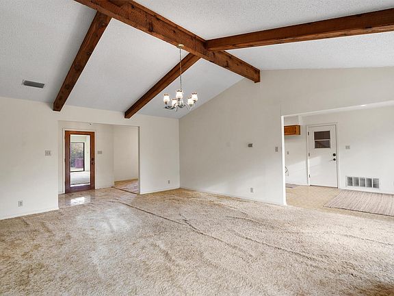 5th image of 422 Patricia Rd
