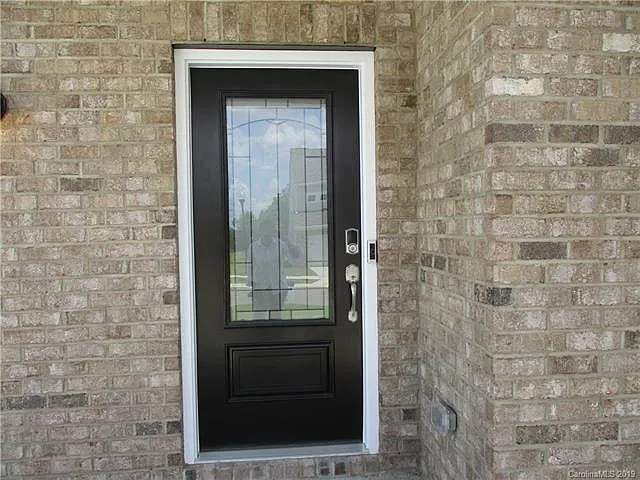 5 bed, 4.5 bath, 3269 sqft, $3,400 — Photo 2