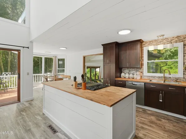 56 Victoria Ln, Lanesborough, MA 01237