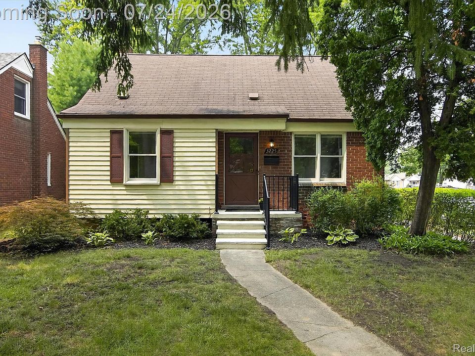 1st image of 3225 N Altadena Ave