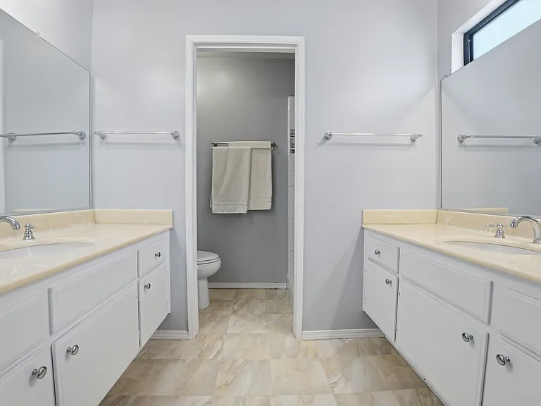 9960 Owensmouth Ave #21 — Photo 17