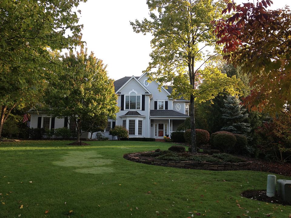 1st image of 202 Fox Ln