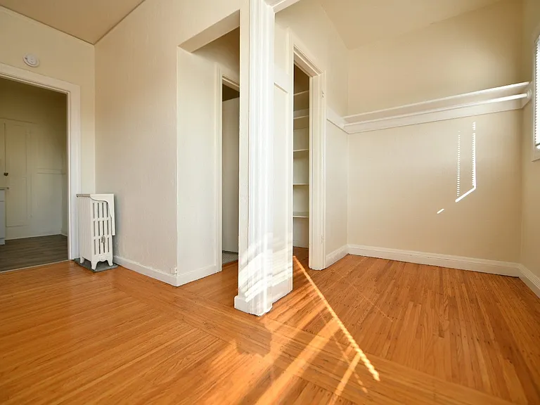 832 York St — Photo 17