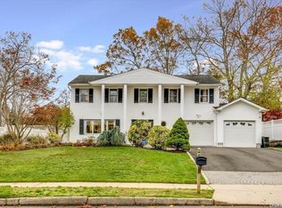 16 Wesleyan Rd, Commack, NY 11725