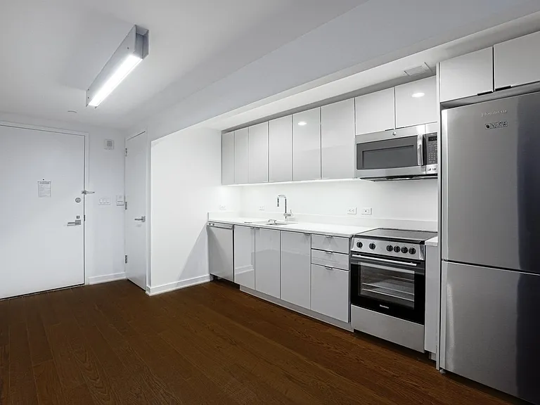 400 W 113th St #208 — Photo 3