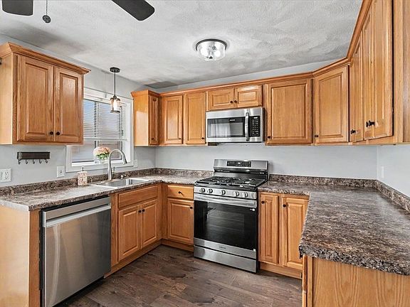 5th image of 252 Farrwood Dr