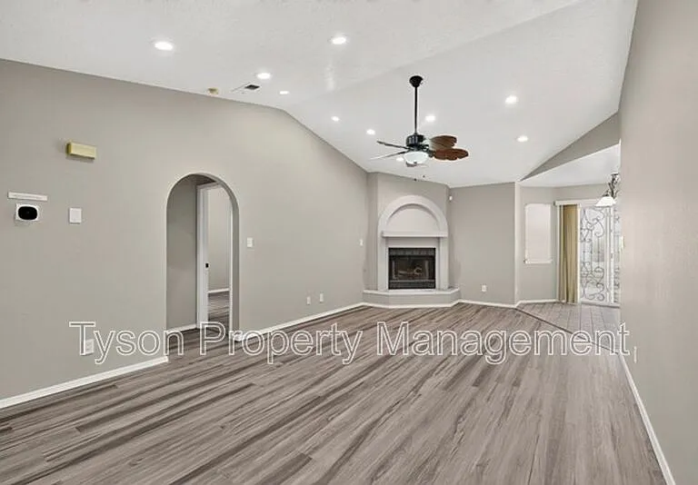 1409 Stoneway Dr NW — Photo 4